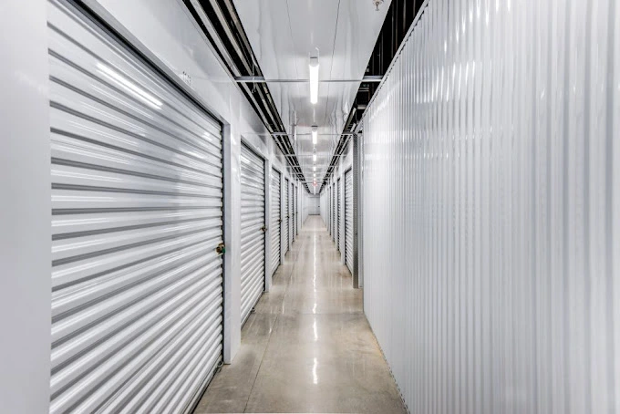 380storage Hallway2 1000x