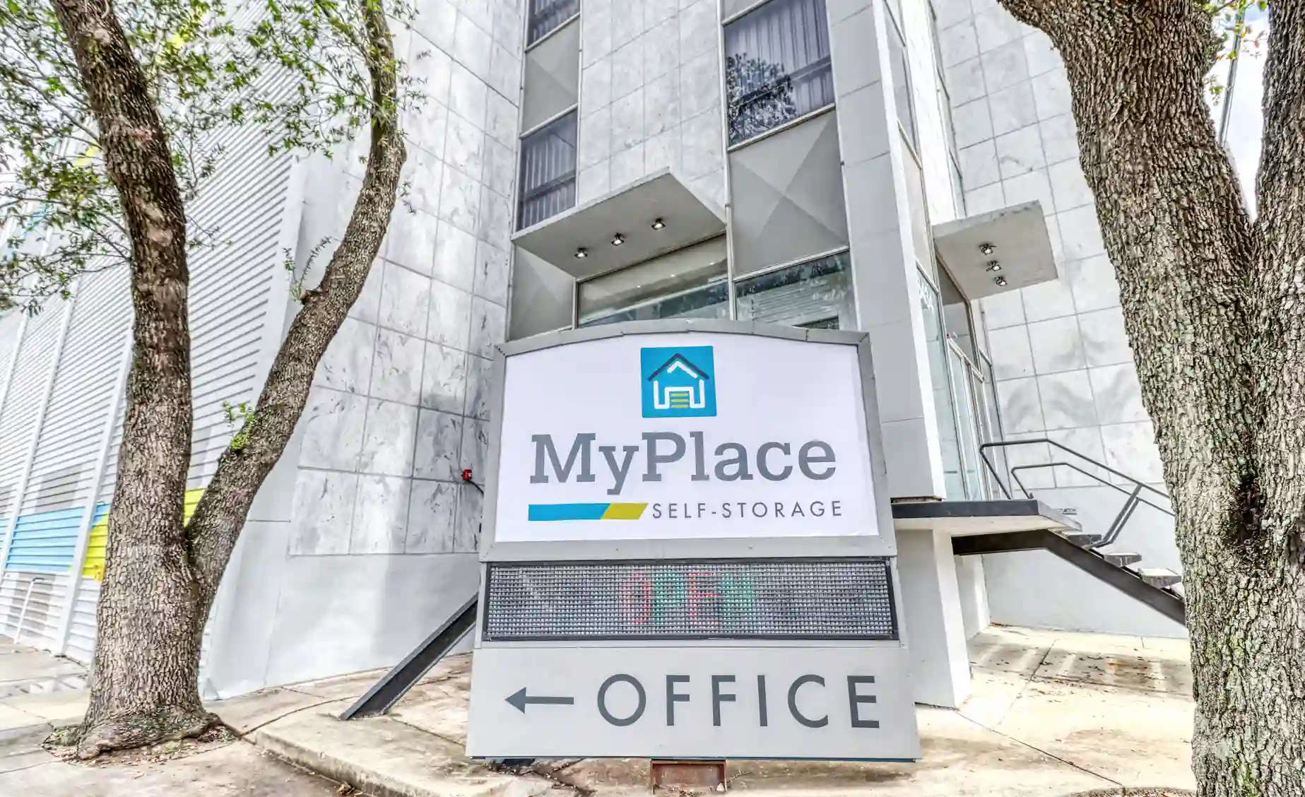 dallas monument sign